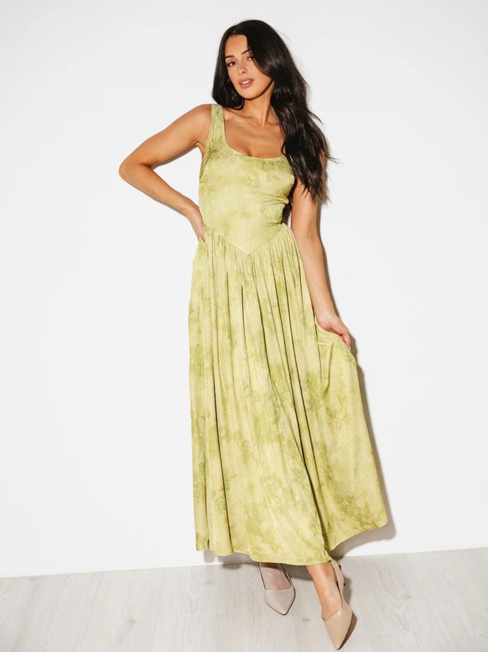 Sleeveless Maxi Dress with Flowing Pleated Skirt
